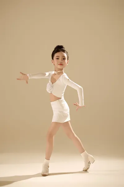 厦门拉丁舞青少年进阶衔接怎么练？看厦门美娱舞蹈的系统教学思路